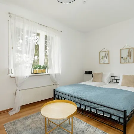 Beautiful House With Balcony Ideal For Families By Renters *