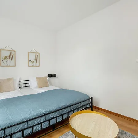 Beautiful House With Balcony Ideal For Families By Renters Nyaraló Poznań