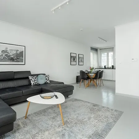 Nyaraló Beautiful House With Balcony Ideal For Families By Renters