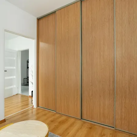 Beautiful House With Balcony Ideal For Families By Renters Nyaraló Poznań